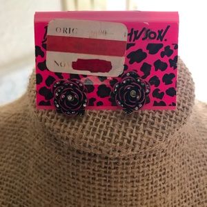 Betsey Johnson rose stud earrings 🌹